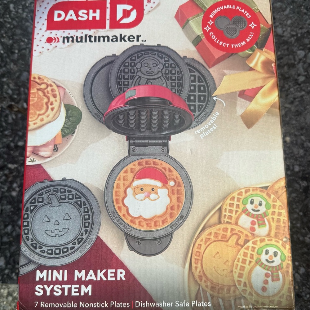 NIB Dash Waffle Maker Limited Edition Mini Holiday Wafflemaker Christmas